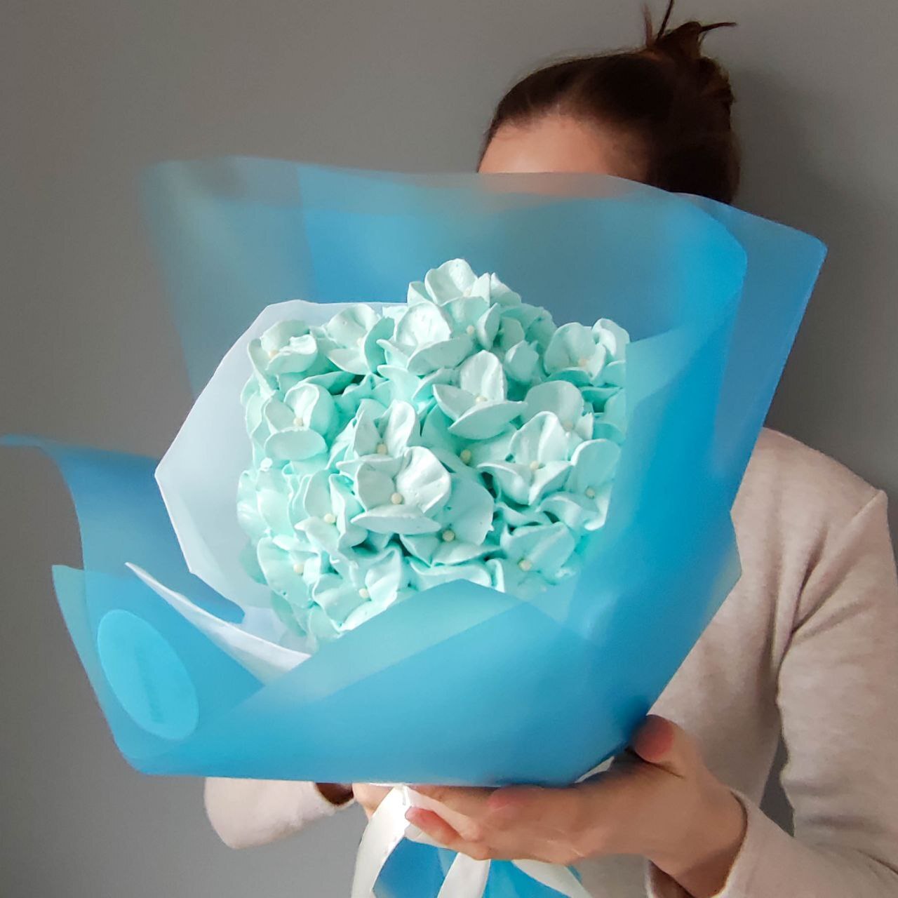 Голубая гортензия из зефира 17*17см