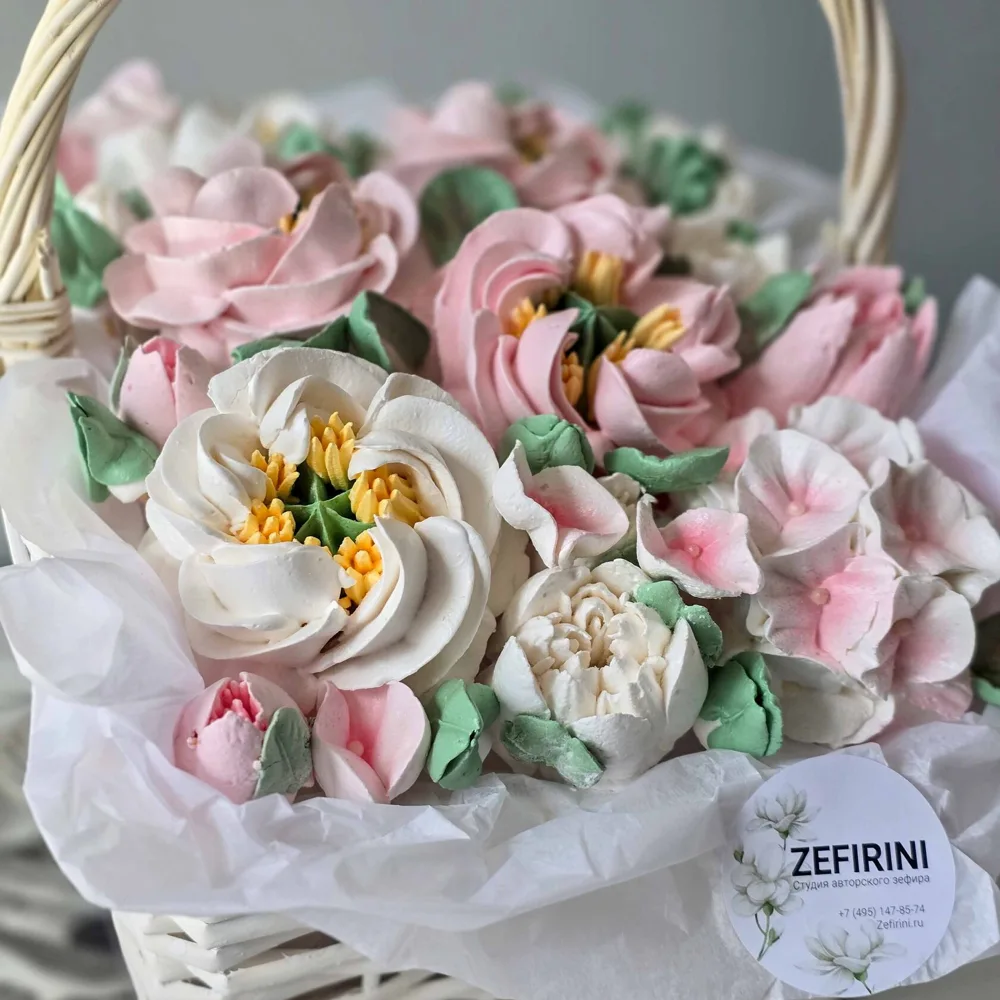 Корзина с цветами из зефира 27*22см