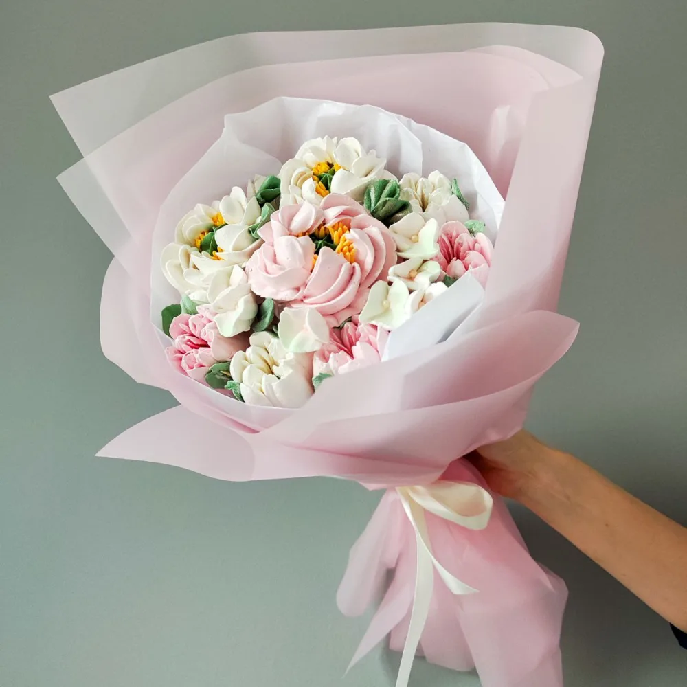 Букет из зефирных пионов и тюльпанов 20*20см