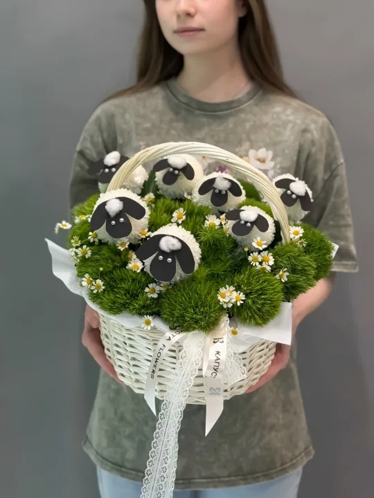 Корзинка с барашками на полянке (7 штук)