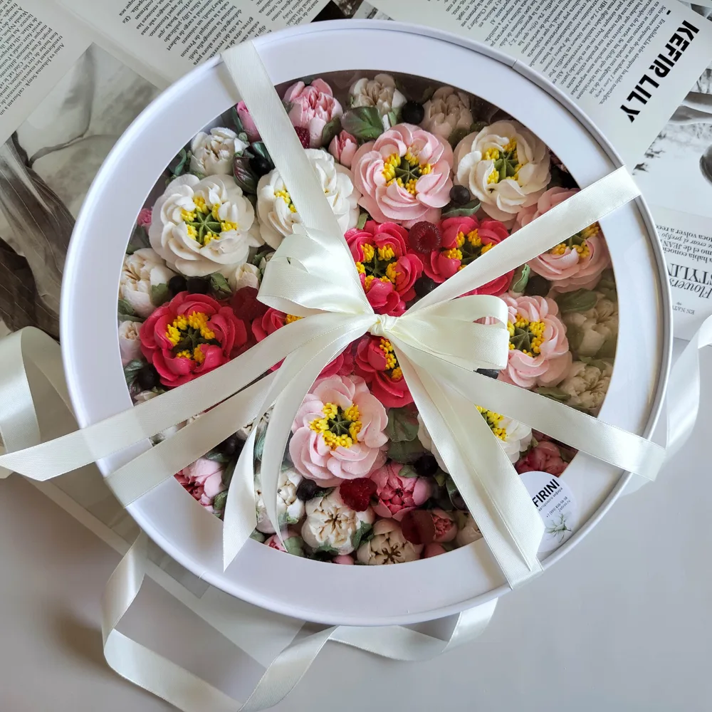 Шляпная коробка с зефирными пионами 35 см (два слоя зефира)