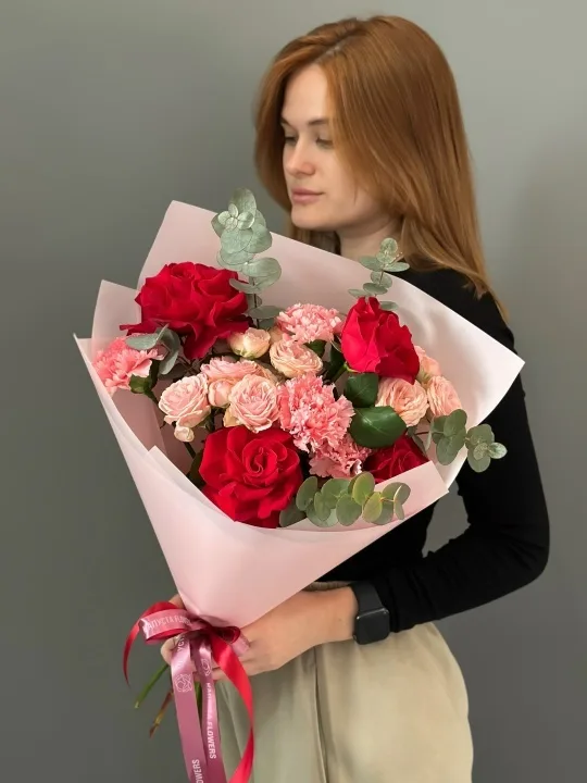 Букет яркий с французскими розами