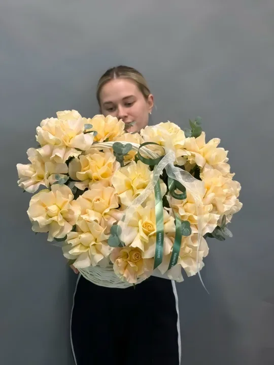 Корзина французски роз (25 штук)