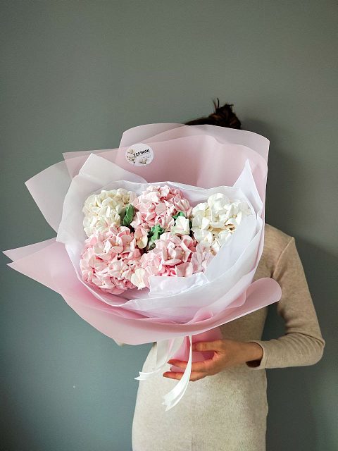 Букет из зефирных гортензий 30*20см